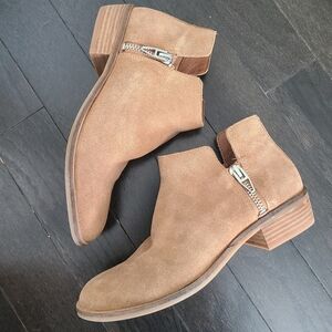 Dolce Vita Shella Suede Ankle Boots Size 7.5